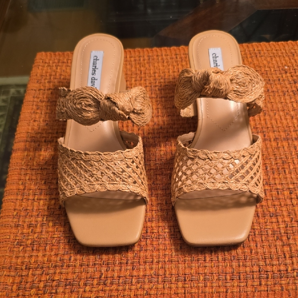 CHARLES DAVID BRAND WOMEN'S TAN SLIP-ON SUMMER SANDALS SIZE 9.5
